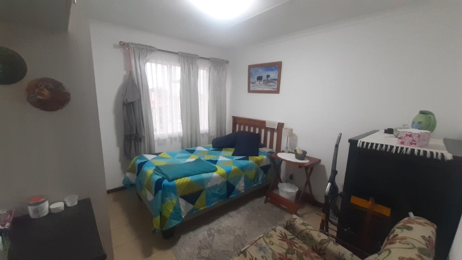 To Let 3 Bedroom Property for Rent in Heiderand Western Cape